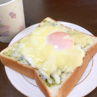 パクチーとしらすエッグチーズトースト